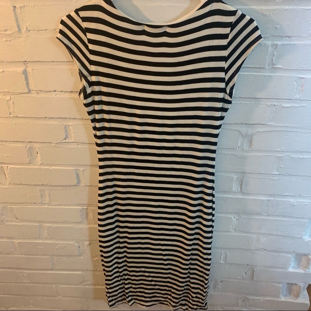 Cute basic soft dress - Picture 3 of 3